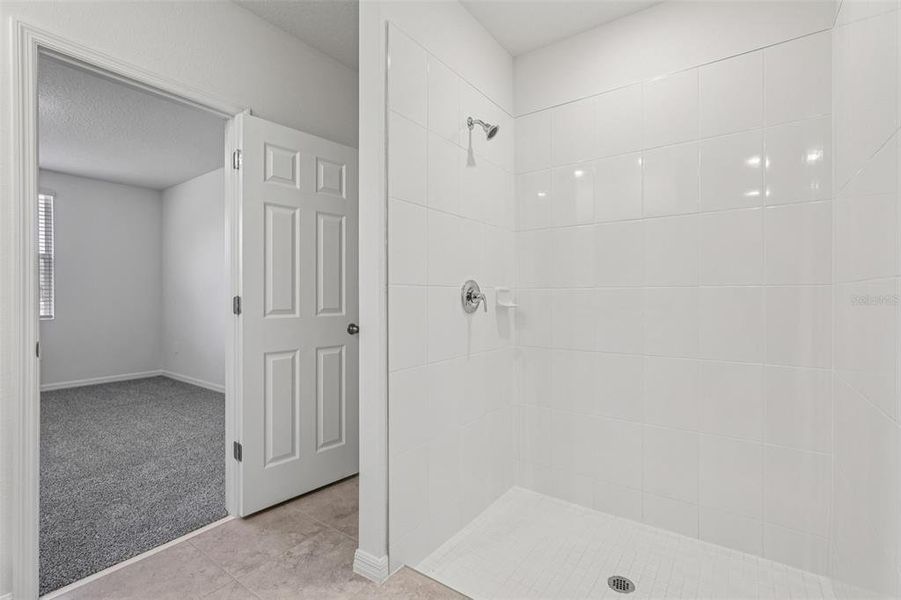 Spacious, unfurnished interior of a new home in Bradbury Creek - Signature Series, Haines City (Image 29).