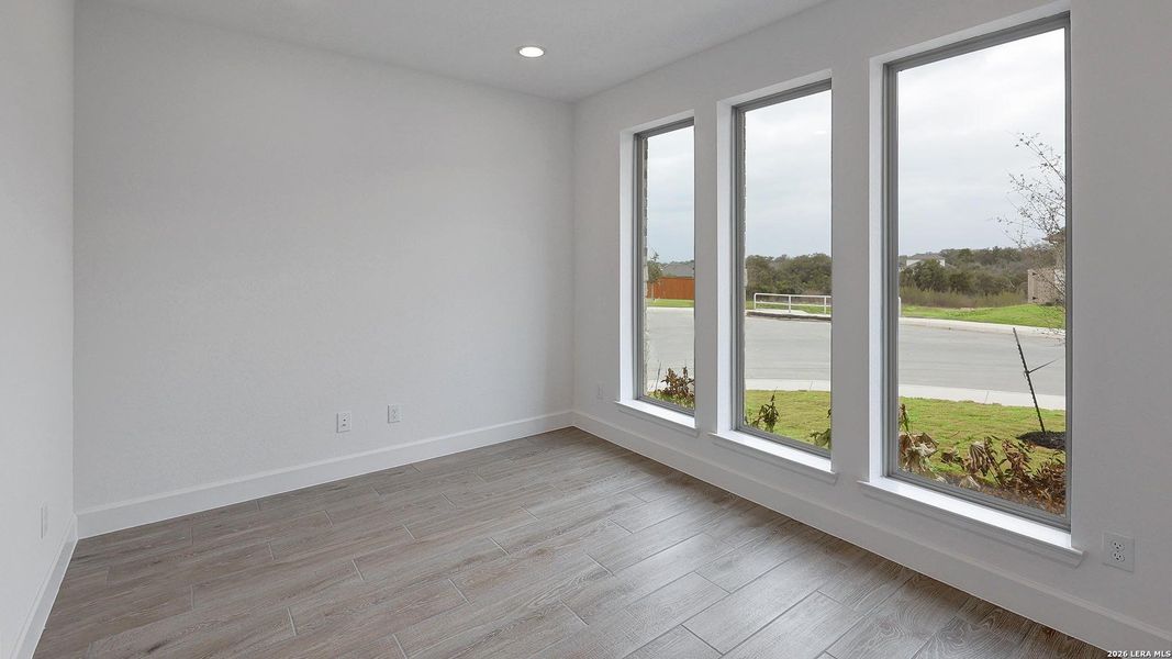 Spacious, unfurnished interior of a new home in Ladera, San Antonio (Image 14).