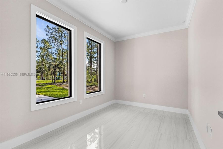 Spacious, unfurnished interior of a new home in , Naples (Image 21).