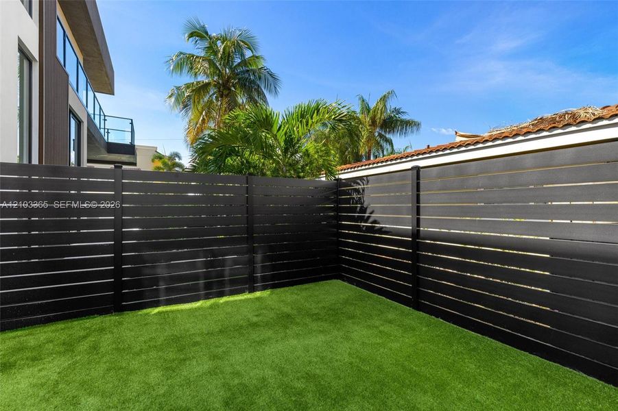 Exterior details and patio area of a home in , Fort Lauderdale (Image 24). Exterior details and patio area of a home in , Fort Lauderdale (Image 24).