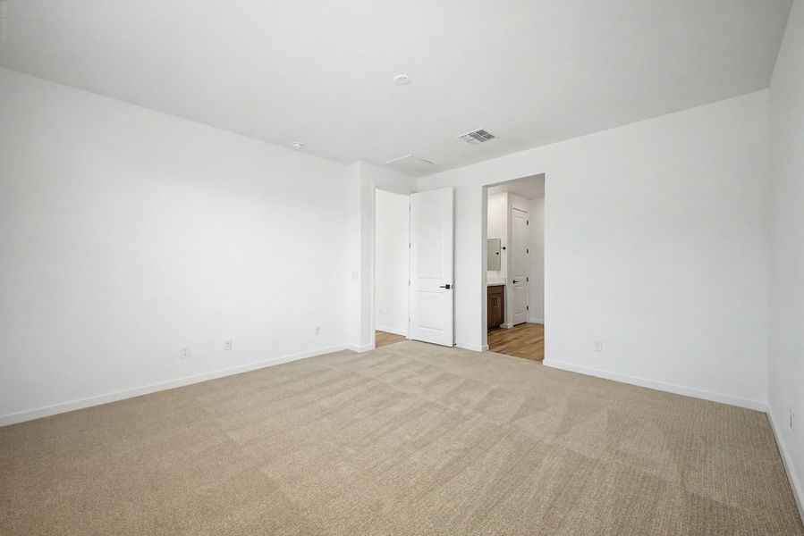 Spacious, unfurnished interior of a new home in Copper Falls, Buckeye (Image 7).