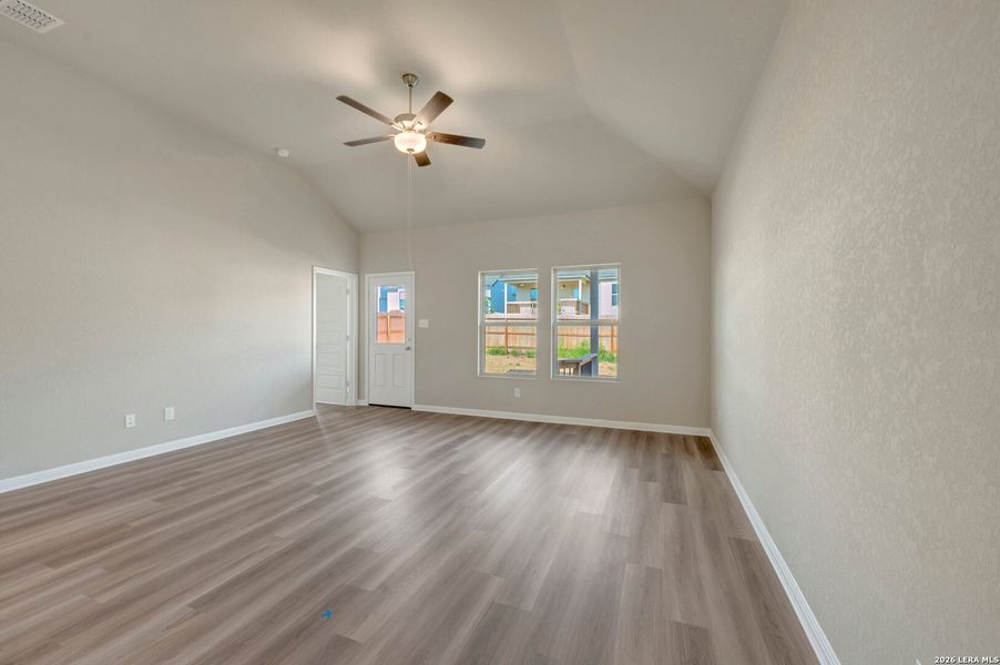 Spacious, unfurnished interior of a new home in Mesquite Ridge, San Antonio (Image 36).
