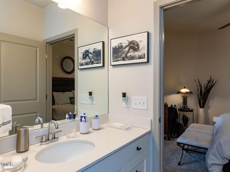 020-1280x960-main-bathroom 020-1280x960-main-bathroom