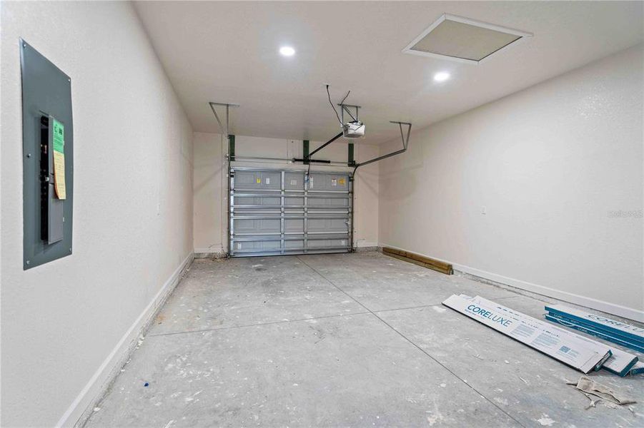 Spacious, unfurnished interior of a new home in , Alachua (Image 13).