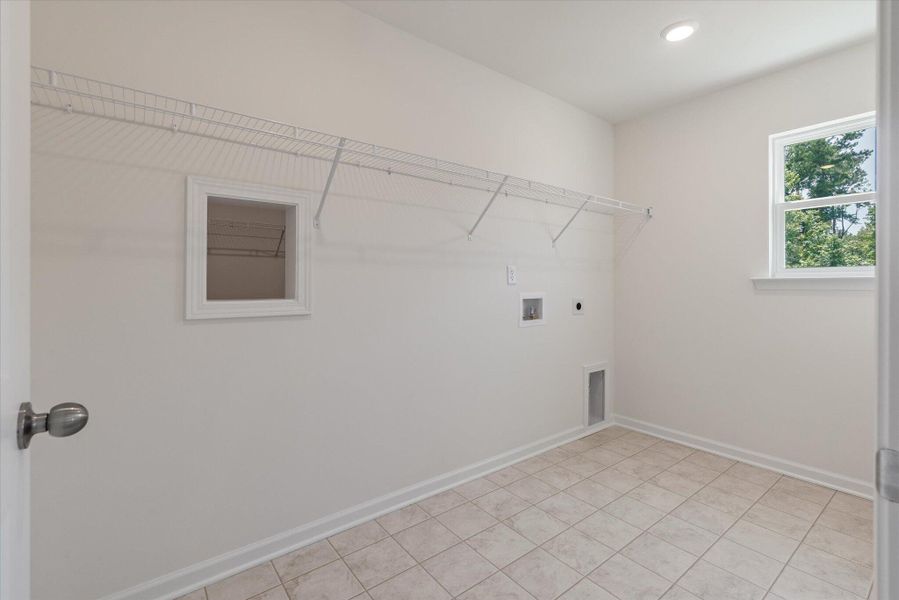 Spacious, unfurnished interior of a new home in Parker's Preserve, Ridgeville (Image 43).