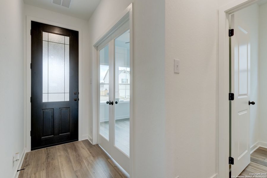 Spacious, unfurnished interior of a new home in Arcadia Ridge, San Antonio (Image 20).