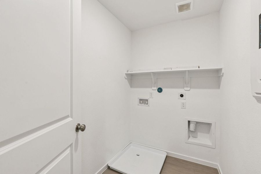 Spacious, unfurnished interior of a new home in Montgomery Bend, Montgomery (Image 17).