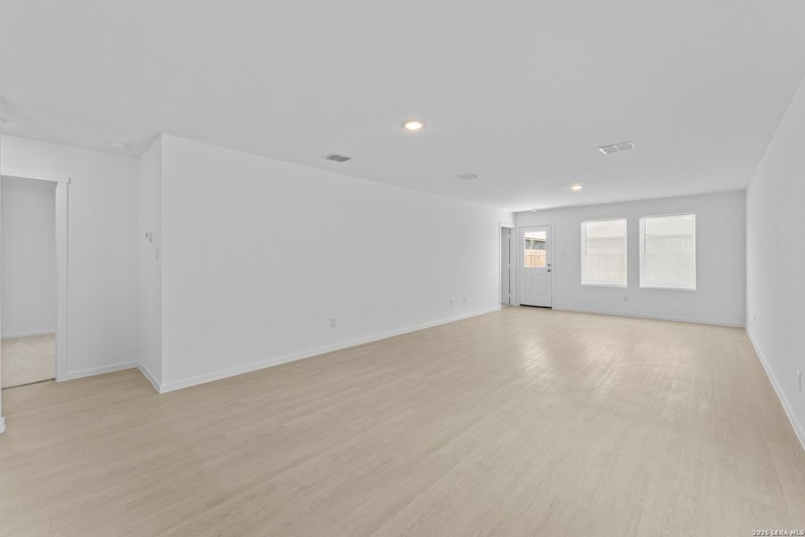 Spacious, unfurnished interior of a new home in Higdon Crossing, San Antonio (Image 25). Spacious, unfurnished interior of a new home in Higdon Crossing, San Antonio (Image 25).