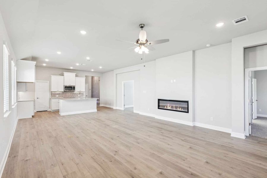 Spacious, unfurnished interior of a new home in Heartland, Heartland (Image 7).