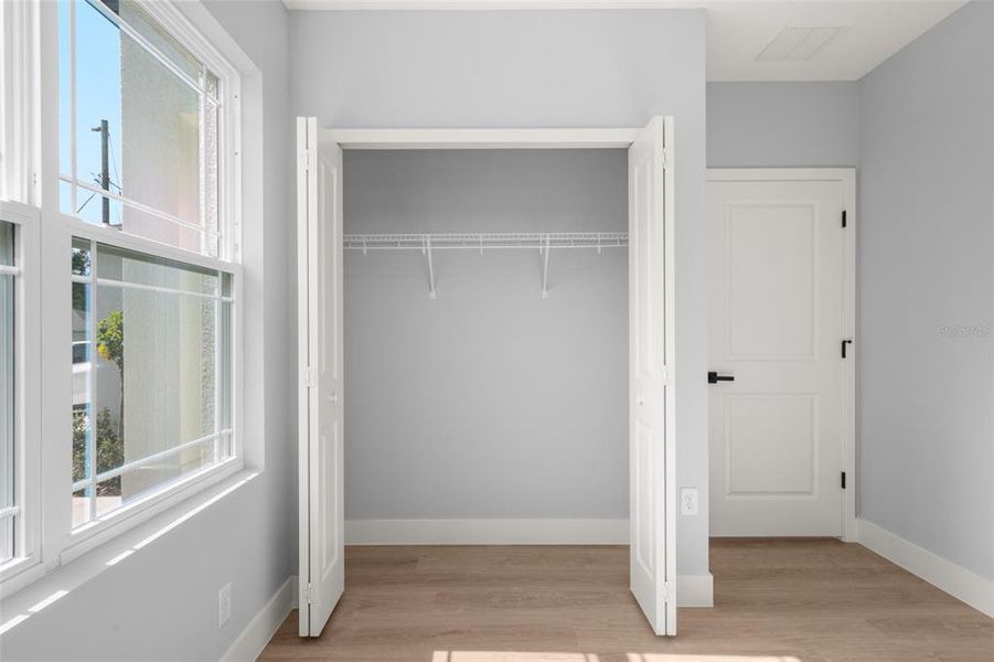 Spacious, unfurnished interior of a new home in , Sebring (Image 41).