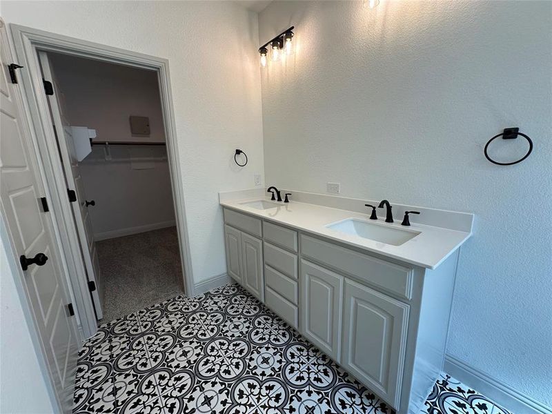 Furnished interior view inside a new home in , Cleburne (Image 4).