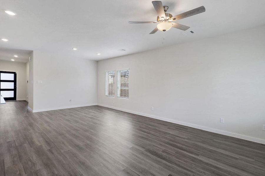 Spacious, unfurnished interior of a new home in Heights of Barbers Hill, Baytown (Image 18).