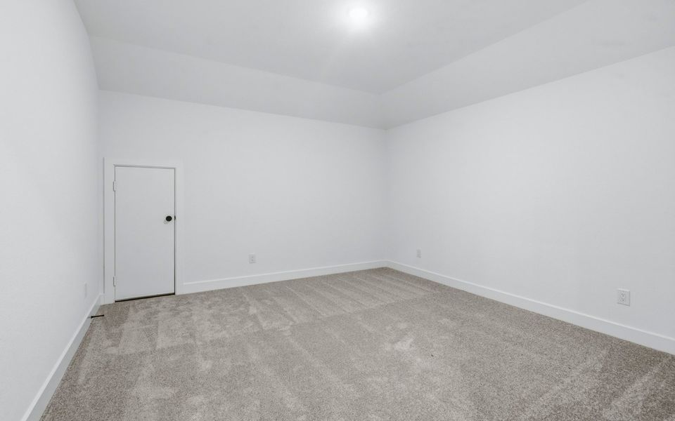Spacious, unfurnished interior of a new home in Elyson, Katy (Image 14).