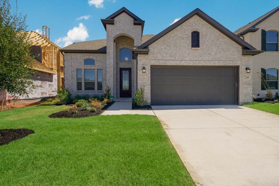Front exterior of a new home in Las Lomas, Forney, TX, highlighting curb appeal (Image 19). Front exterior of a new home in Las Lomas, Forney, TX, highlighting curb appeal (Image 19).