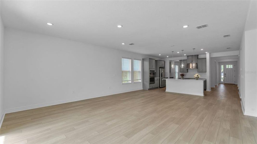 Spacious, unfurnished interior of a new home in Timber Ridge, Plant City (Image 20).