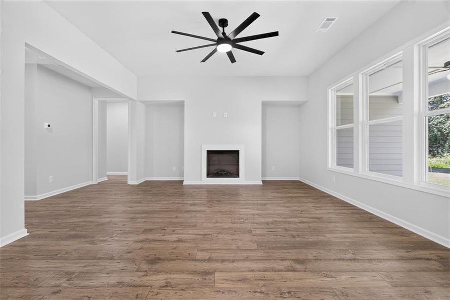 Spacious, unfurnished interior of a new home in , Athens (Image 21).