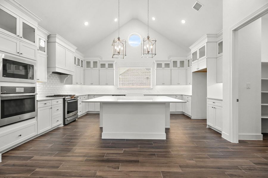 Stunning kitchen (*Photo not of actual home and used for illustration purposes only.)