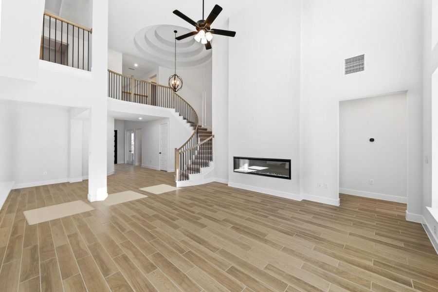 Spacious, unfurnished interior of a new home in The Colony, Bastrop (Image 26).