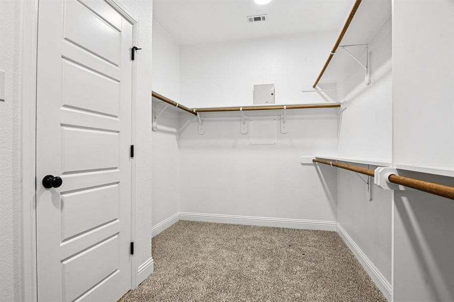 Spacious, unfurnished interior of a new home in , Alvarado (Image 30).