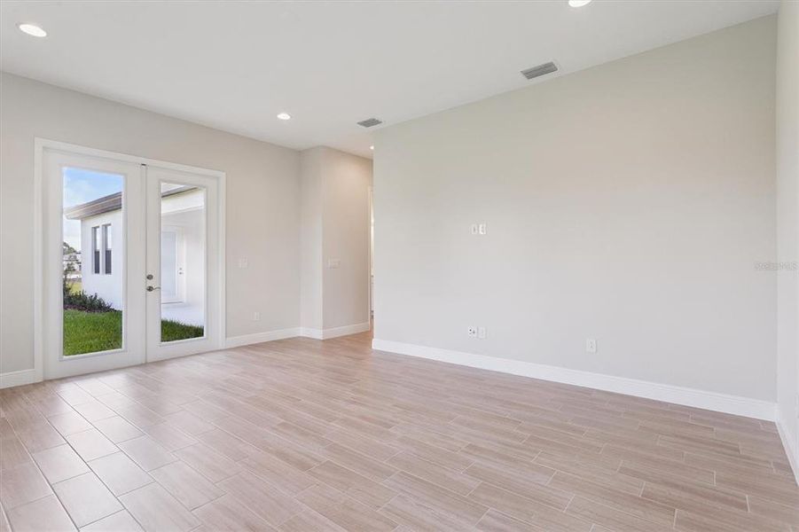 Spacious, unfurnished interior of a new home in Triple Creek, Riverview (Image 17).