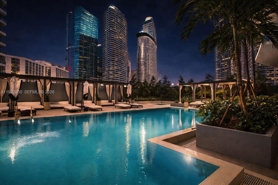 Condo located in Miami, FL showcasing its design and architecture (Image 27).