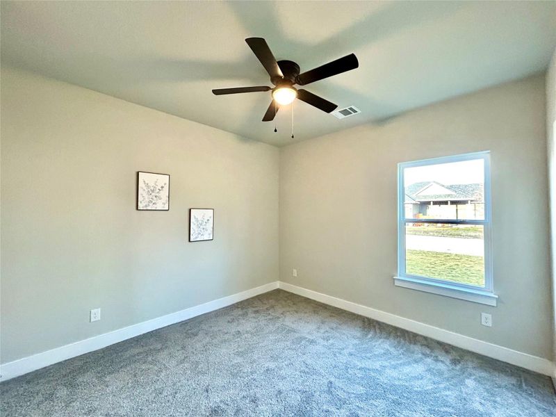 Second small bedroom.