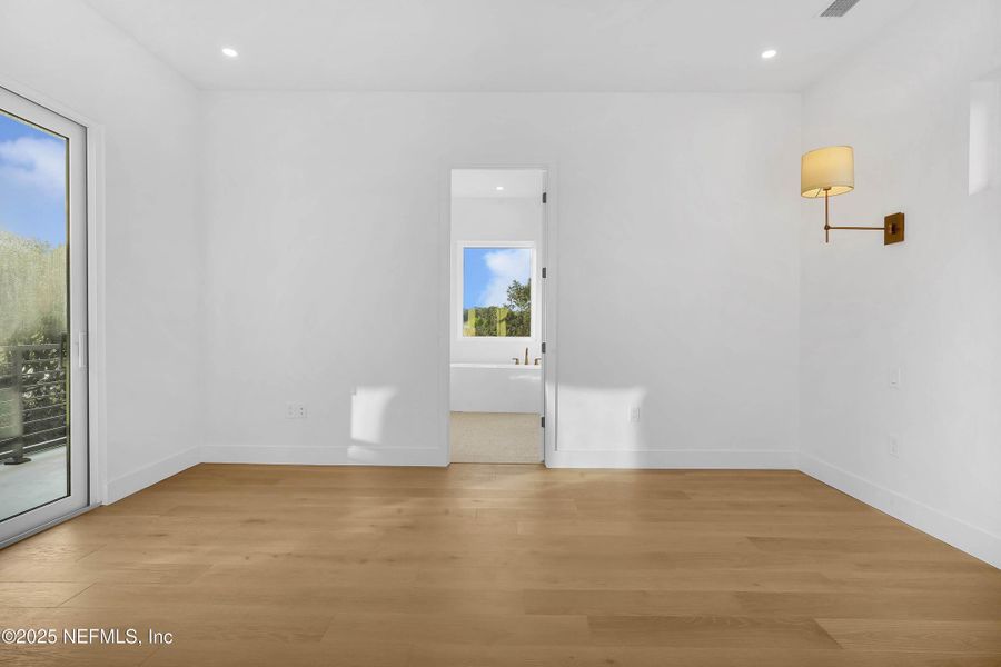 Spacious, unfurnished interior of a new home in , St. Augustine (Image 21).