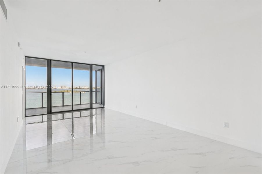 Spacious, unfurnished interior of a new home in Aria Reserve, Miami (Image 27).