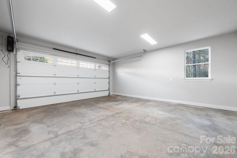 Spacious, unfurnished interior of a new home in , Granite Falls (Image 17).