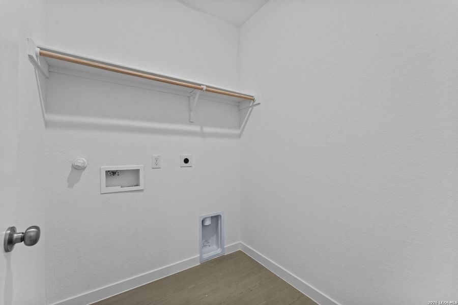 Spacious, unfurnished interior of a new home in Grace Valley, Cibolo (Image 16).