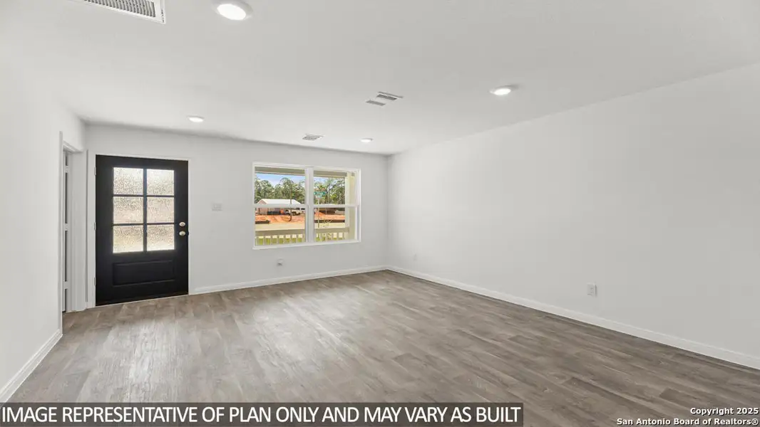 Spacious, unfurnished interior of a new home in Sonora, San Antonio (Image 5).