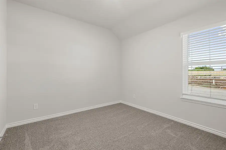 Spacious, unfurnished interior of a new home in Sycamore Landing, Fort Worth (Image 8).