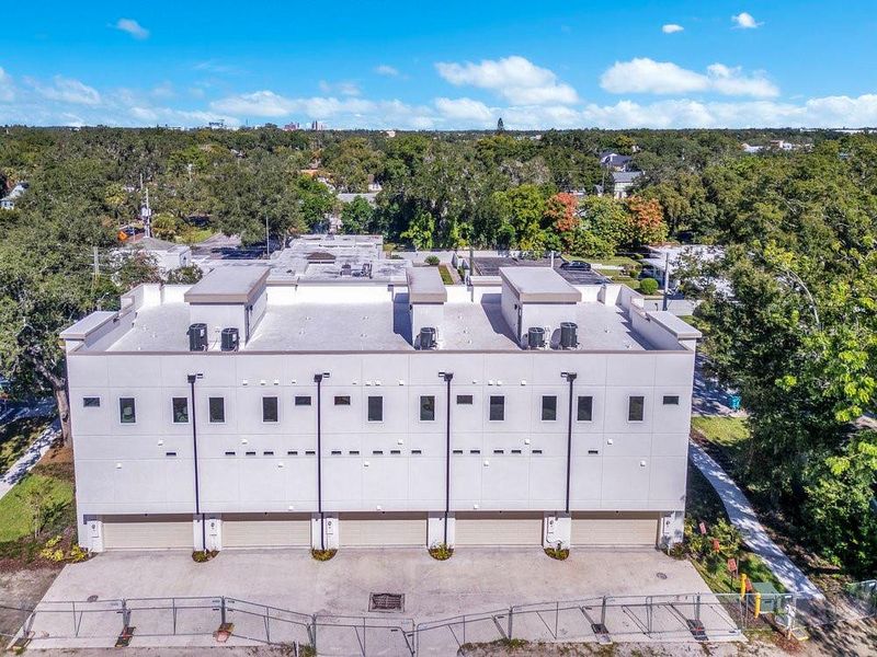 Exterior details and patio area of a home in , Orlando (Image 35).