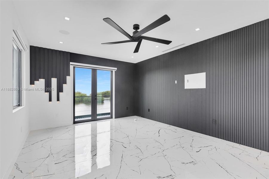 Spacious, unfurnished interior of a new home in , Key Largo (Image 38).