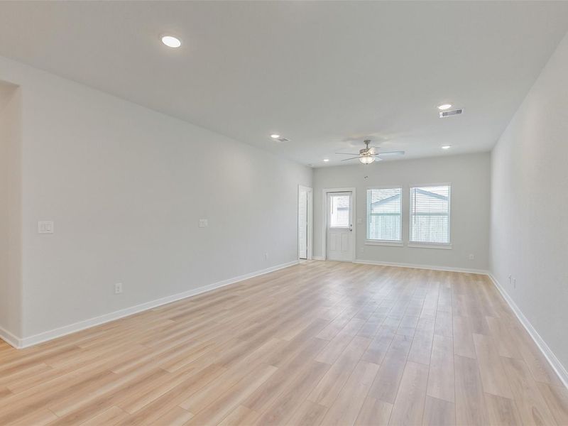 Spacious, unfurnished interior of a new home in Lakes at Black Oak, Magnolia (Image 20). Spacious, unfurnished interior of a new home in Lakes at Black Oak, Magnolia (Image 20).