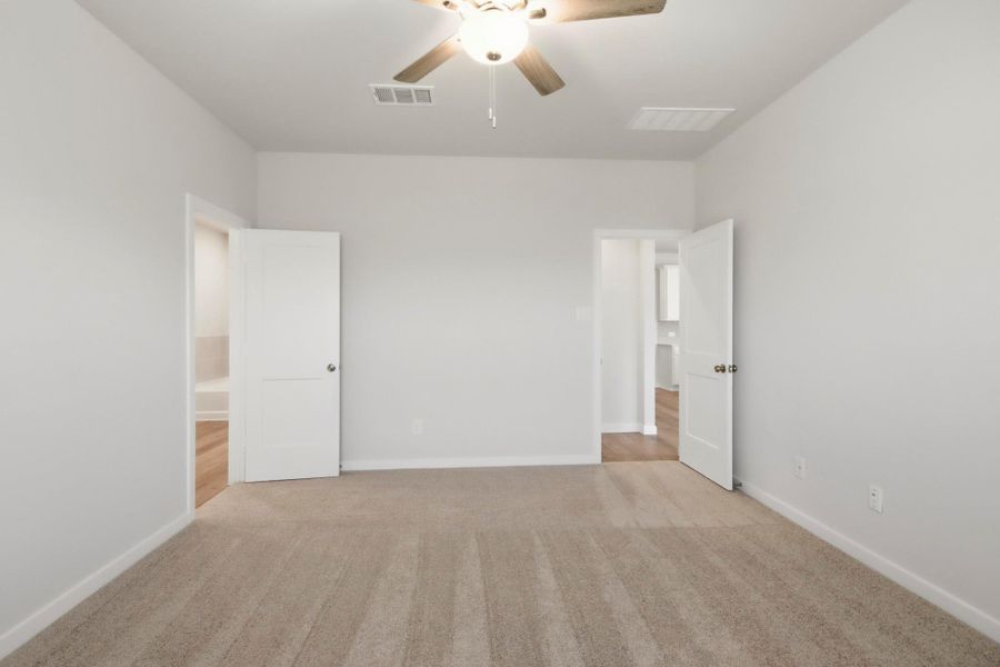 Spacious, unfurnished interior of a new home in Granger Pines, Conroe (Image 19).
