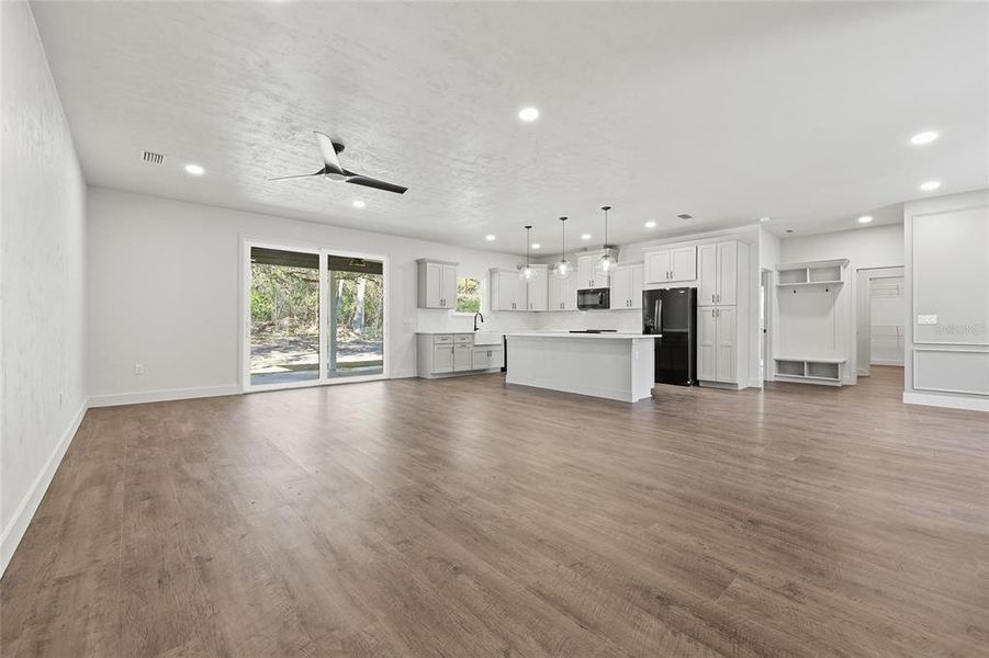 Spacious, unfurnished interior of a new home in , Newberry (Image 27).