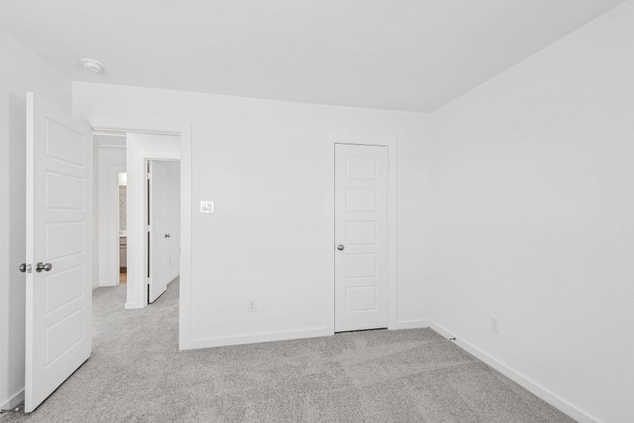 Spacious, unfurnished interior of a new home in Miller's Pond, Rosenberg (Image 18).