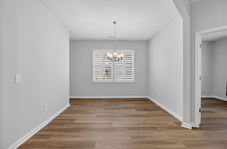 Spacious, unfurnished interior of a new home in Lindera Preserve at Cane Bay Plantation, Summerville (Image 21).