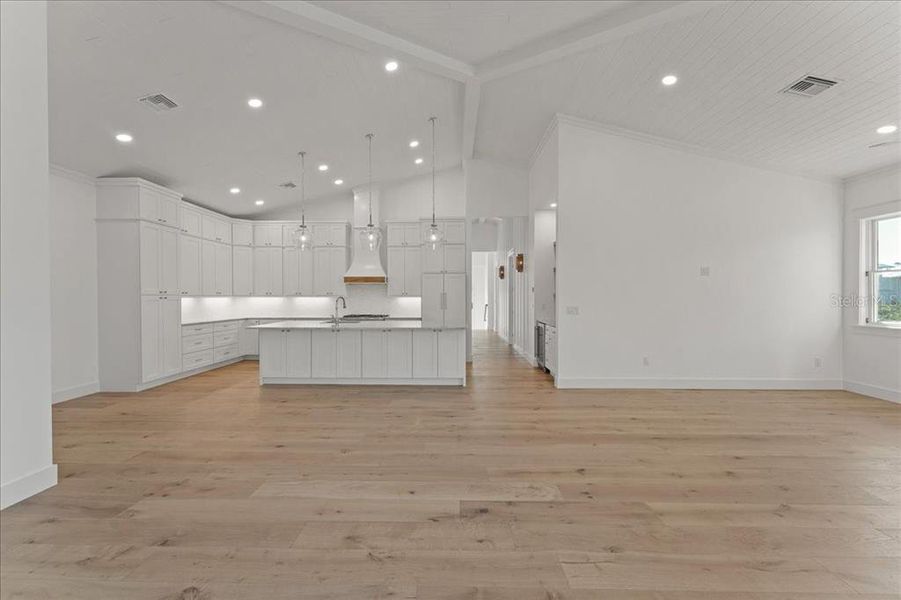 Spacious, unfurnished interior of a new home in , Boca Grande (Image 43).