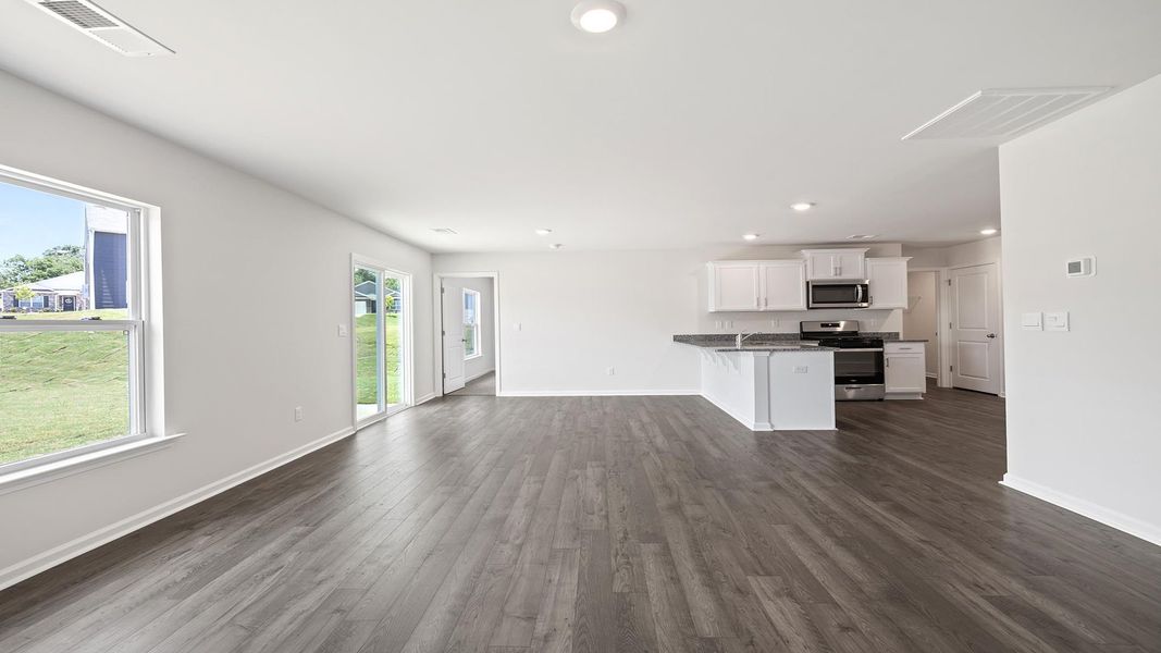 Spacious, unfurnished interior of a new home in Cascade Point, Seneca (Image 17).