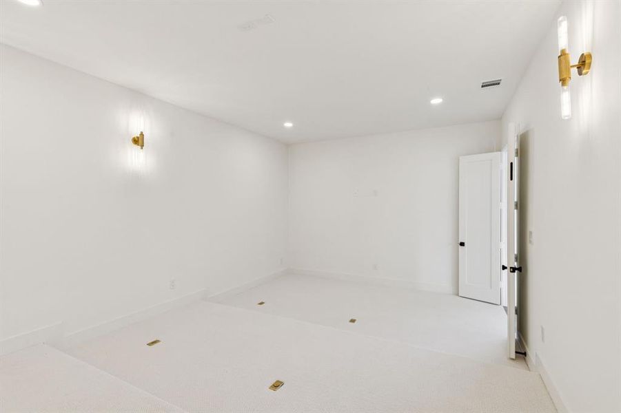Spacious, unfurnished interior of a new home in , Dallas (Image 19).