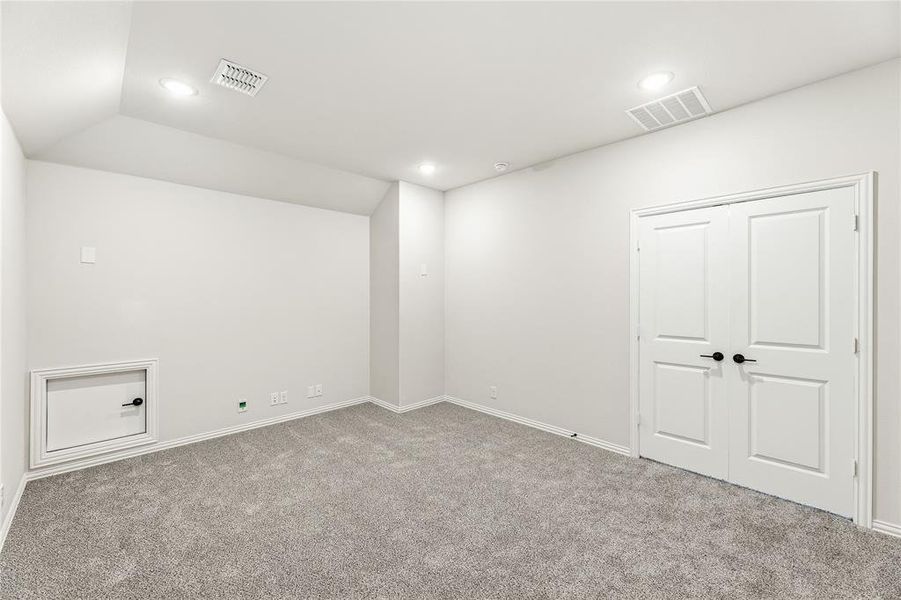 Spacious, unfurnished interior of a new home in Chaparral Park, Oak Point (Image 34).