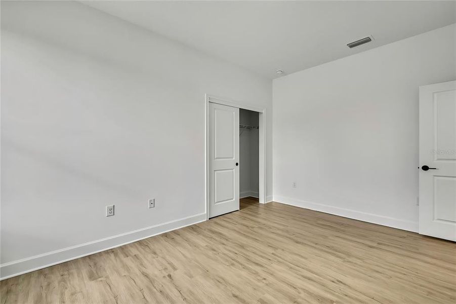 Spacious, unfurnished interior of a new home in , Spring Hill (Image 36).