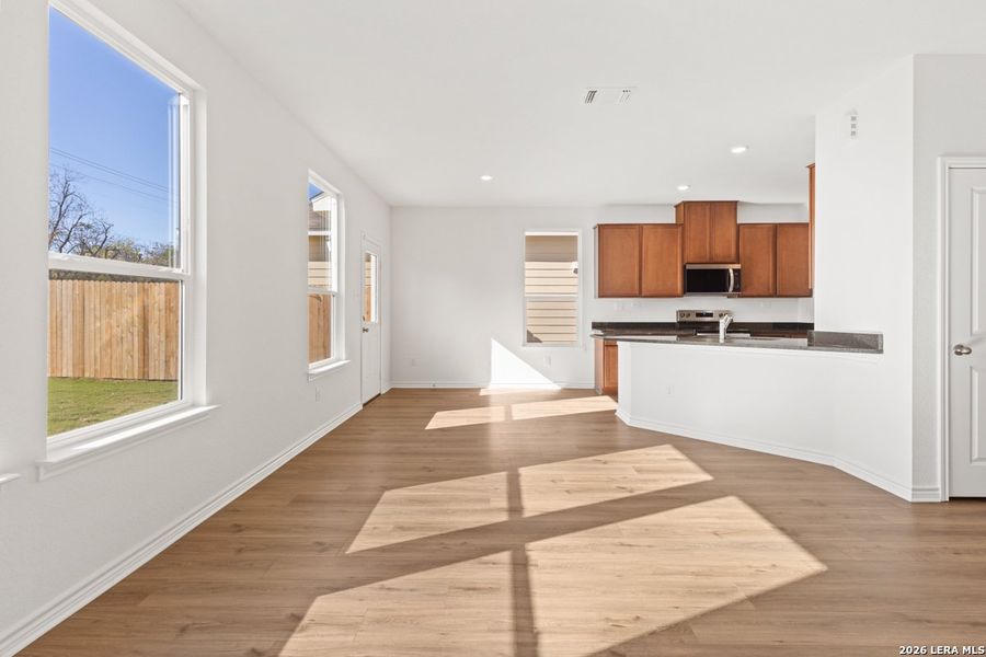 Spacious, unfurnished interior of a new home in Spanish Trails Villas, San Antonio (Image 23).