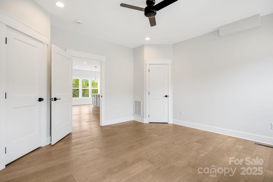 Spacious, unfurnished interior of a new home in , Hendersonville (Image 20).