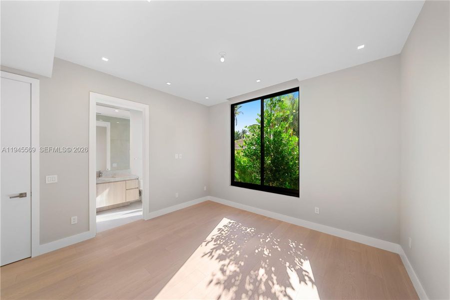 Spacious, unfurnished interior of a new home in , Biscayne Park (Image 25).