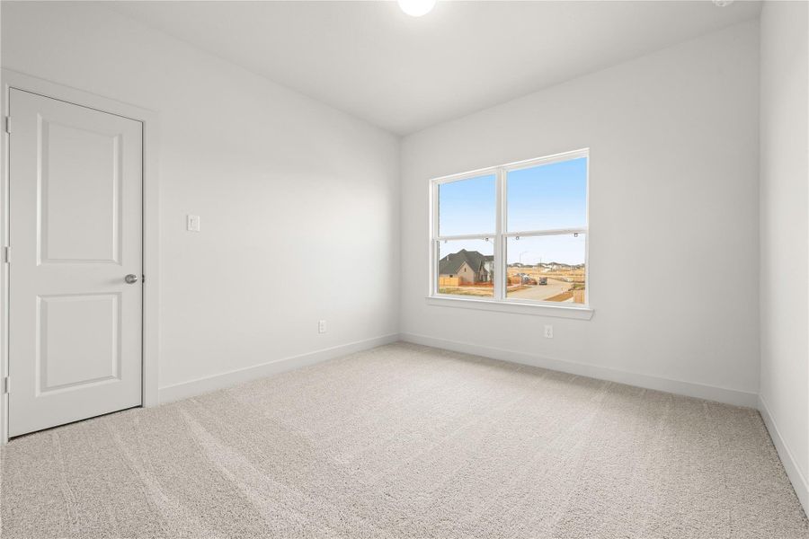 Spacious, unfurnished interior of a new home in Cross Creek West, Fulshear (Image 14).