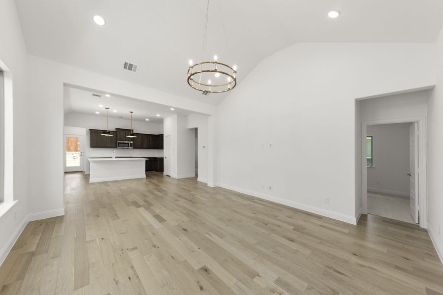 Spacious, unfurnished interior of a new home in Keeneland, Aubrey (Image 22).