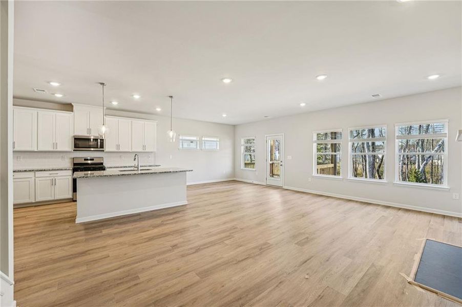 Spacious, unfurnished interior of a new home in Westmont Preserve, Powder Springs (Image 37).